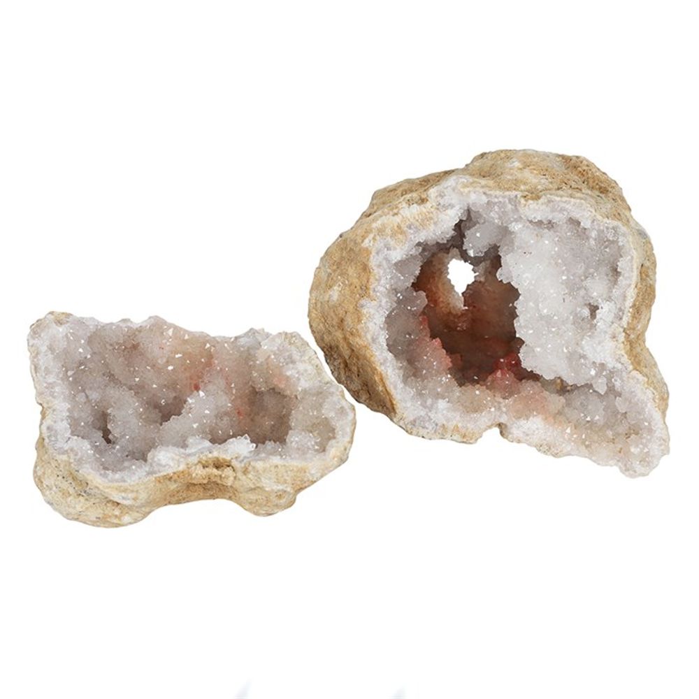 This medium-sized white quartz geode is a stunning addition to any home, adding a touch of beauty and uniqueness.&nbsp;